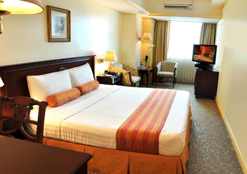 Networld Hotel Spa And Casino Pasay Exterior foto