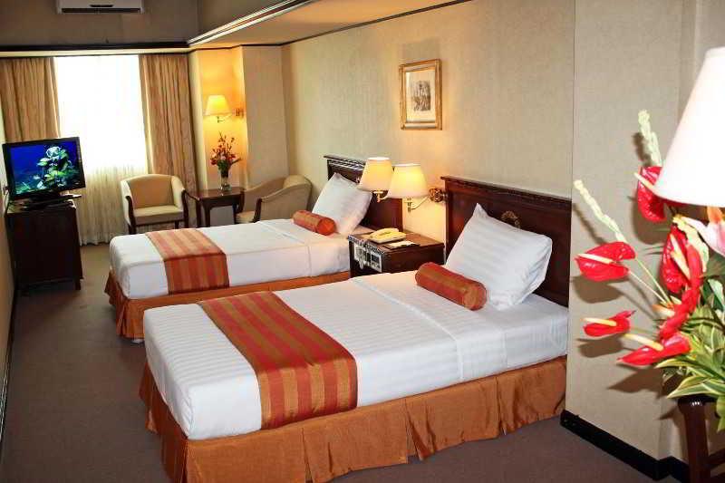 Networld Hotel Spa And Casino Pasay Exterior foto