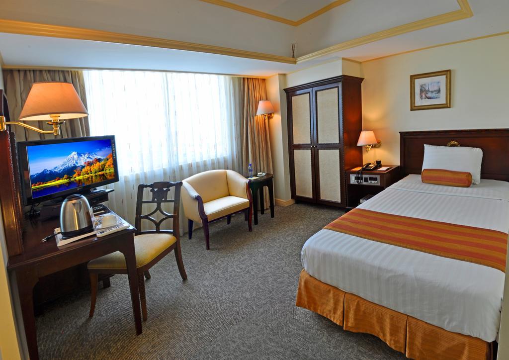 Networld Hotel Spa And Casino Pasay Exterior foto